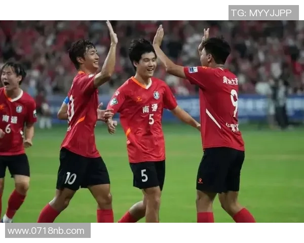 热血沸腾的绿茵传奇足球明星们的拼搏与荣耀之路